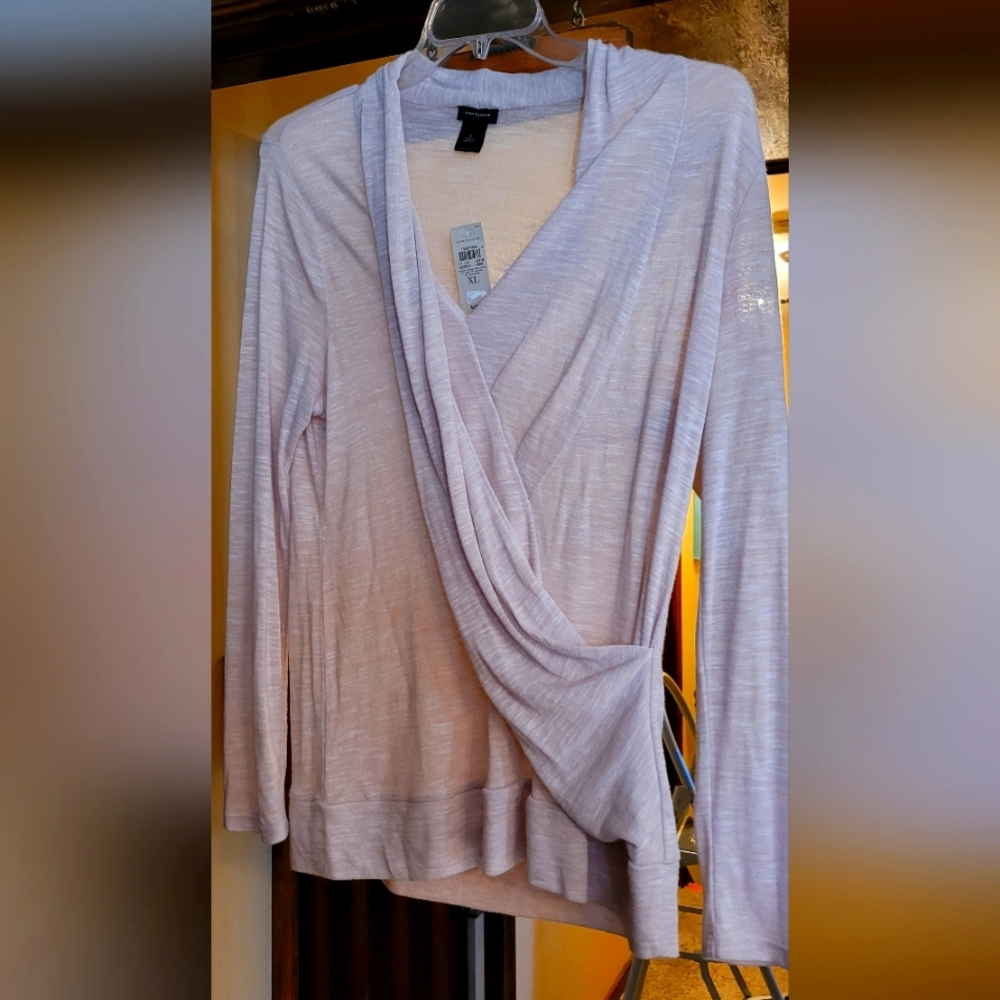NWT - Ann Taylor V Neck XL ultra lightweight sweater type top